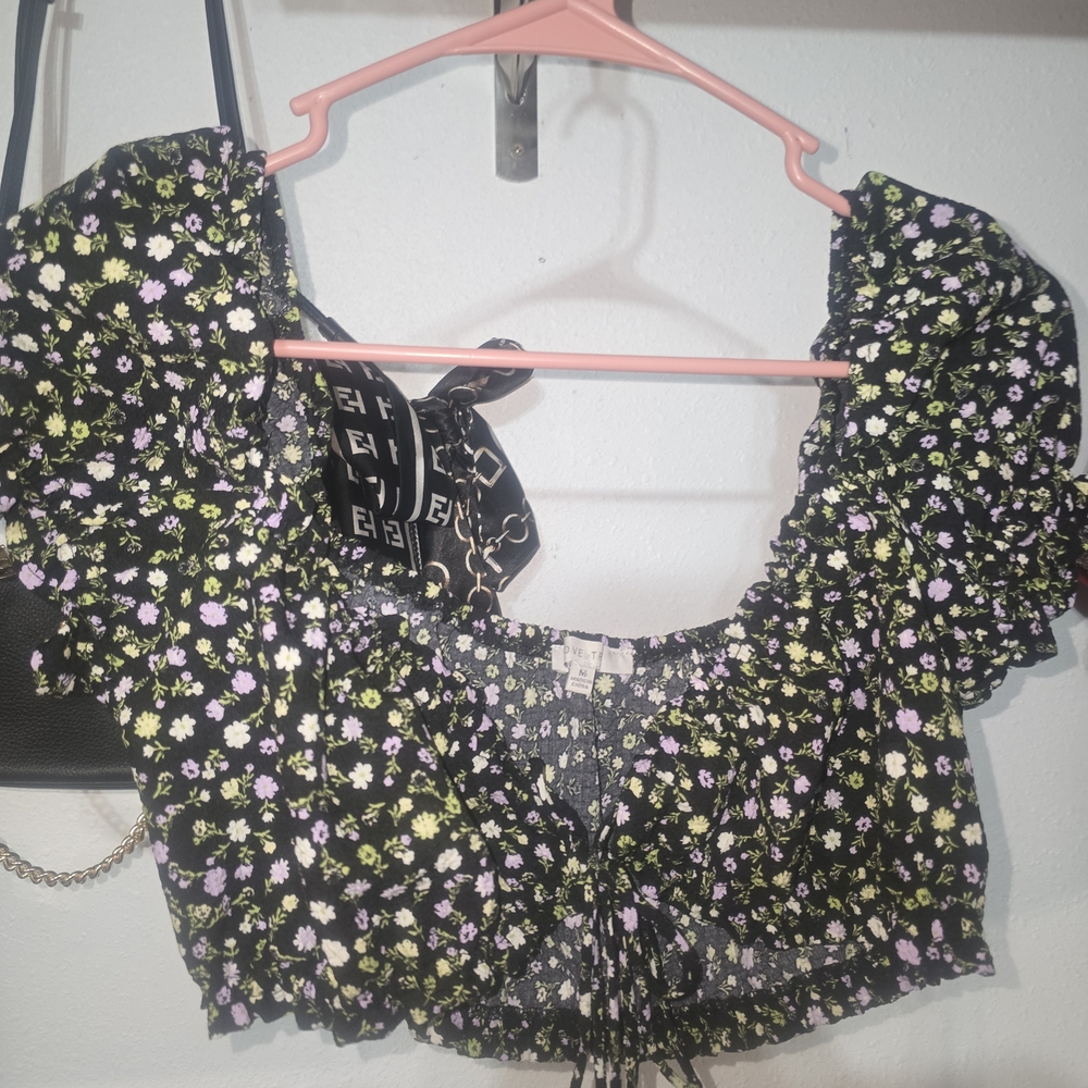 Tops Bundle - Picture 3 of 5